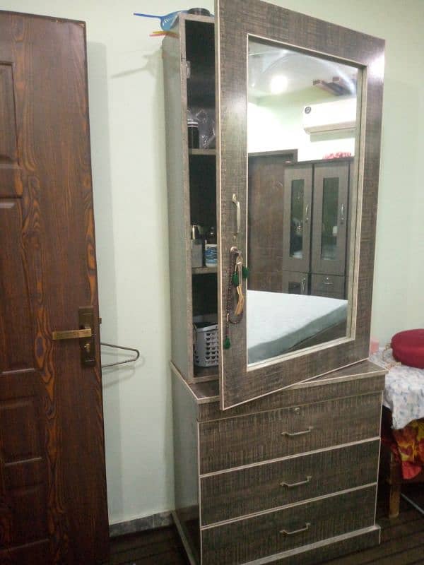 urgent sell complete bedroom furniture in good condition 5