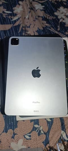 Apple iPad pro M2 (4th generation)