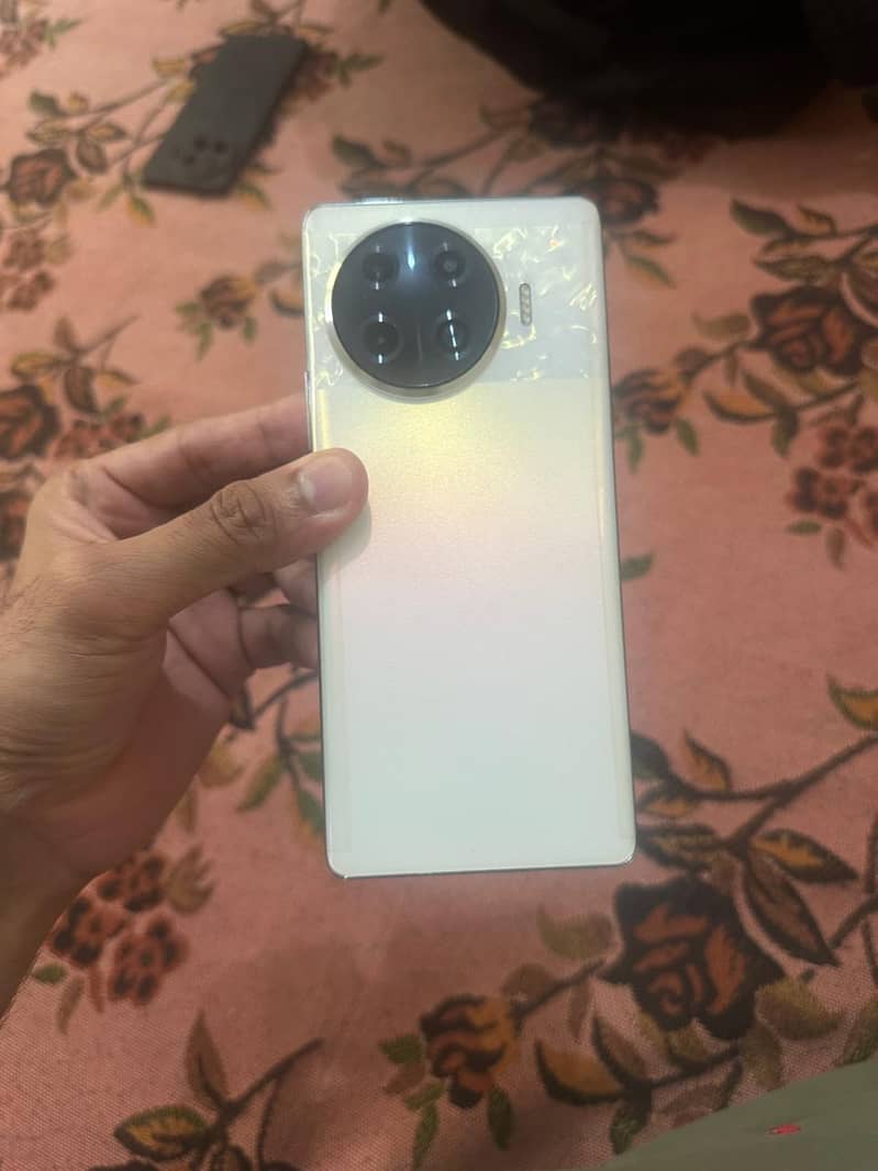 Tecno Spark 20 PRO+   8/256GB 0