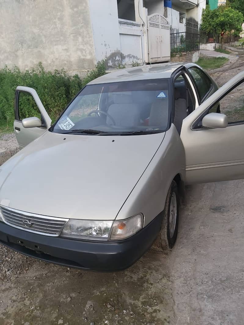 Nissan Sunny 2000 Saloon 6