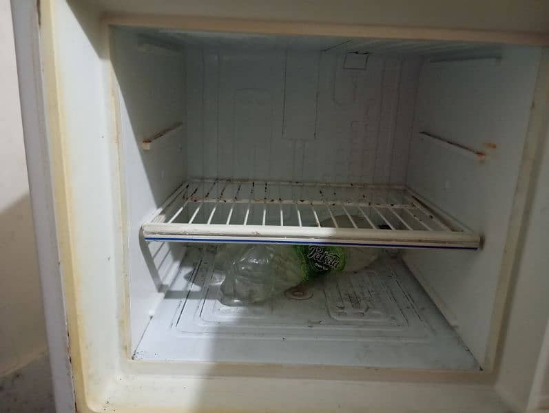 Dawlance Used Fridge 5