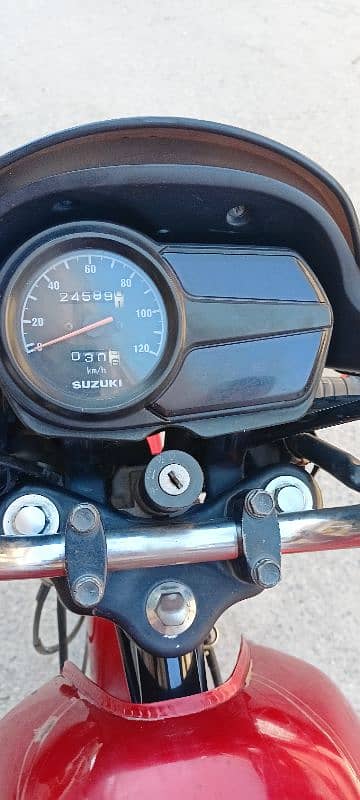 Suzuki 110s 2020 modell red collar 1