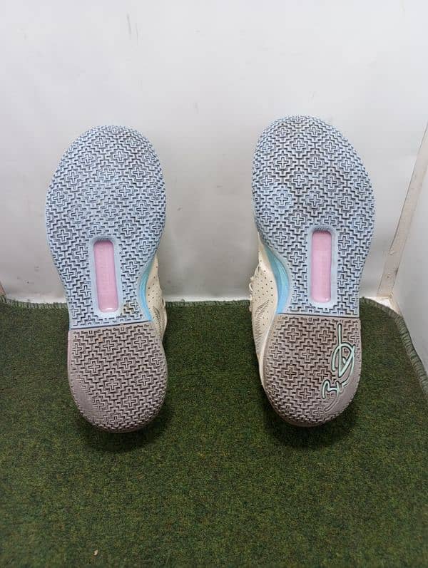 branded original shoes size UK 10.5 number 3