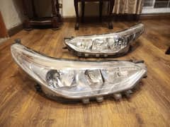 Toyota Yaris Genuine headlights with halogen bulbs