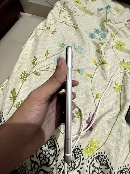 iphone 11 64gb pta with box 3