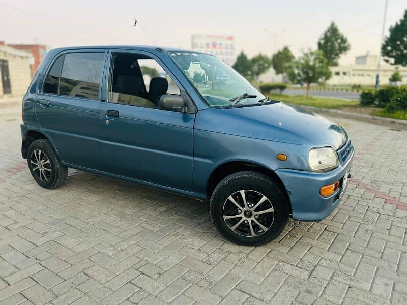 Daihatsu Cuore 2002 4