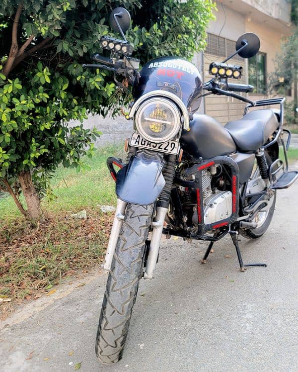 Suzuki GS 150 SE 4