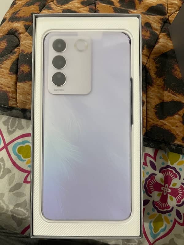 VIVO V27e 3