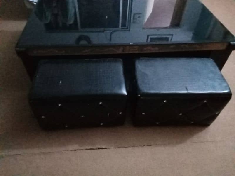 Table with 2 storage boxes and 2 seets 2