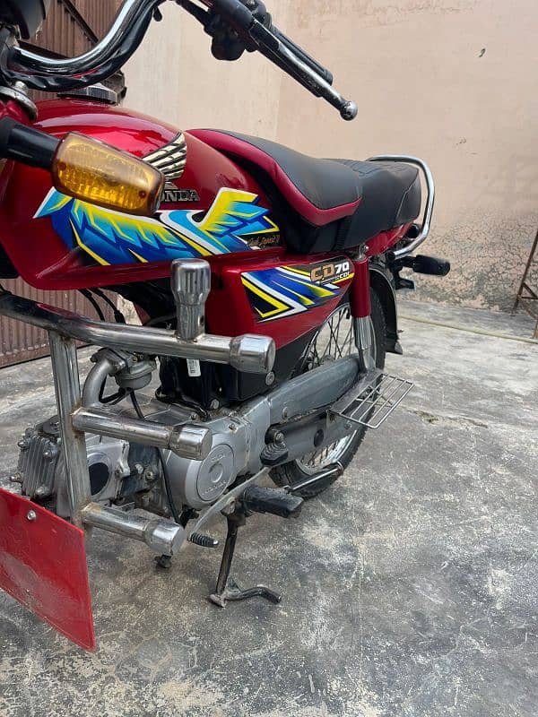 honda CD 70 20 model ha mere apne name pe scnend owner hun 15