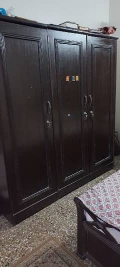 Used 3 door cupboard 0