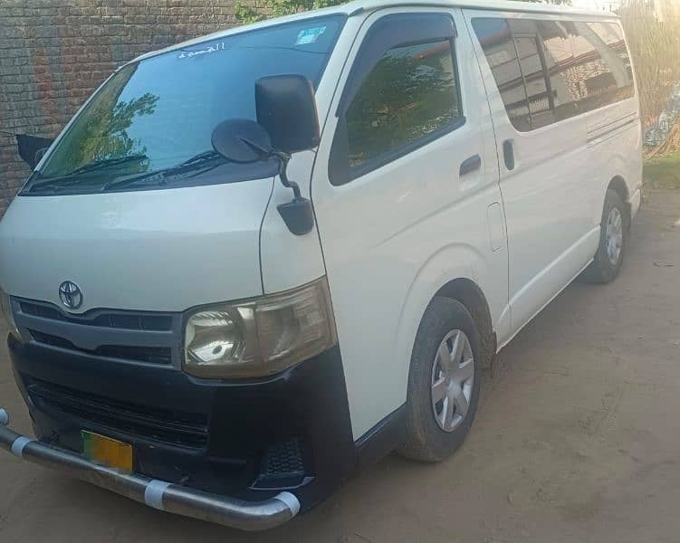 Toyota Hiace 2012 3