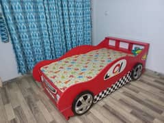 Kids double car bed in v good condition!!