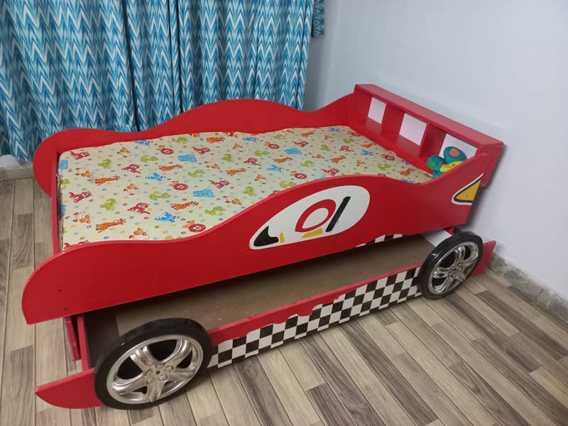 Kids double car bed in v good condition!! 1