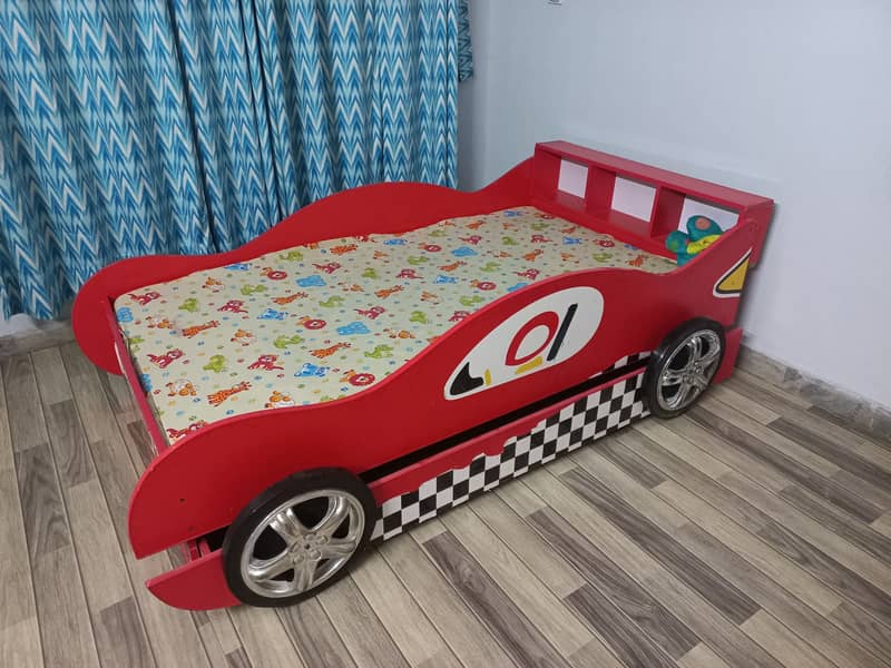 Kids double car bed in v good condition!! 2