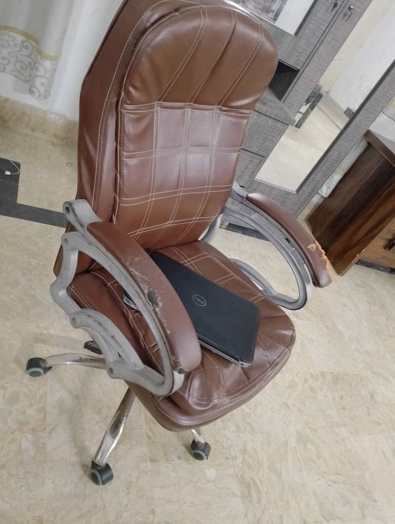 Office Table and chair only for 15k 1