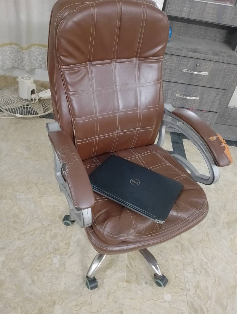 Office Table and chair only for 15k 2