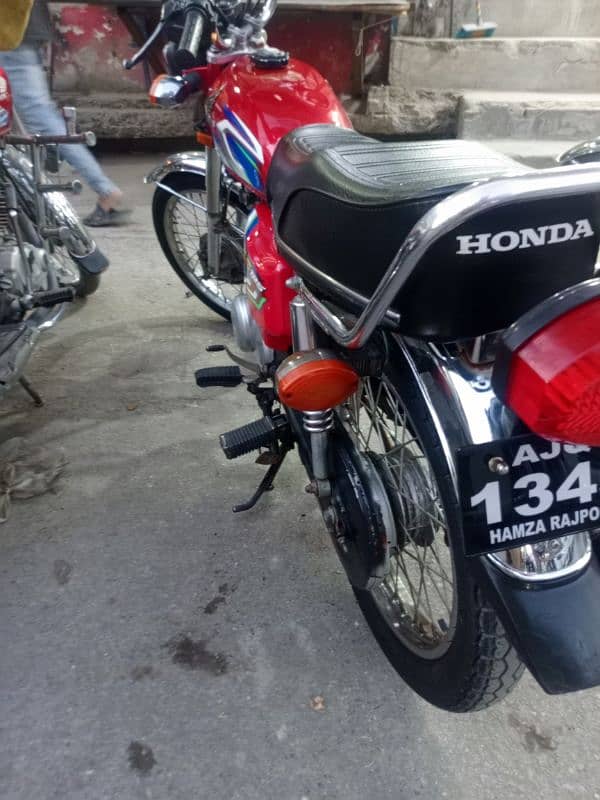 Honda 125 2022 model  biometric available on my name 4