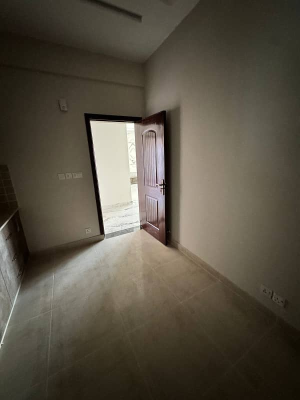 Brand New 10 Marla Apartment 7th Floor Facing Lake Is Available For Sale In Askari 11 Sector D Terminal Payment Not Paid 42