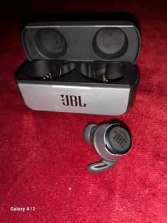 JBL TUNE REFLECT right side ok