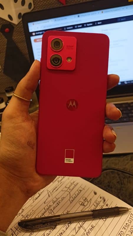 Motorola 84g 5g  Viva magenta color 5