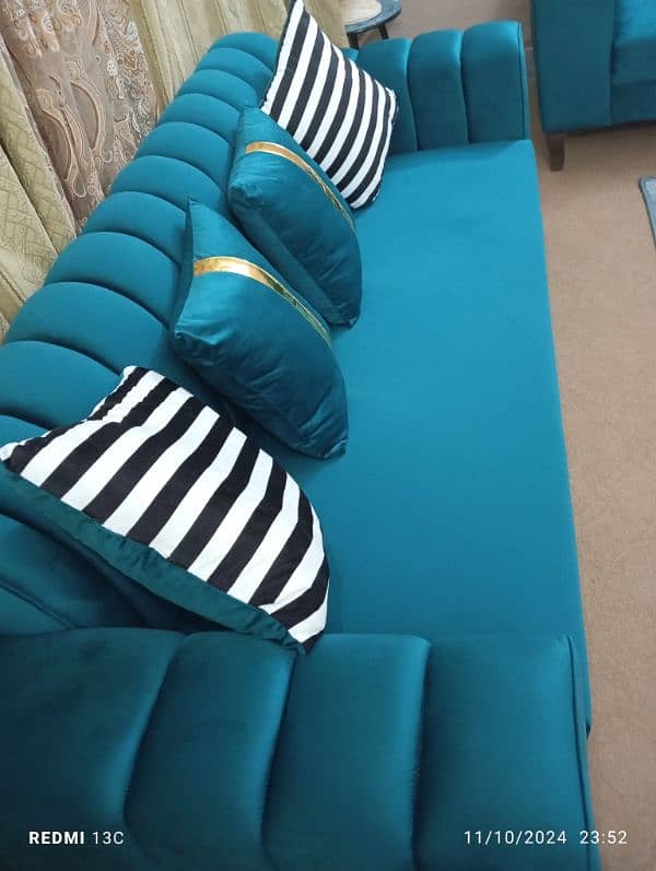 7 Seater Sofa (1 week before purchased, Urgent sale) 7