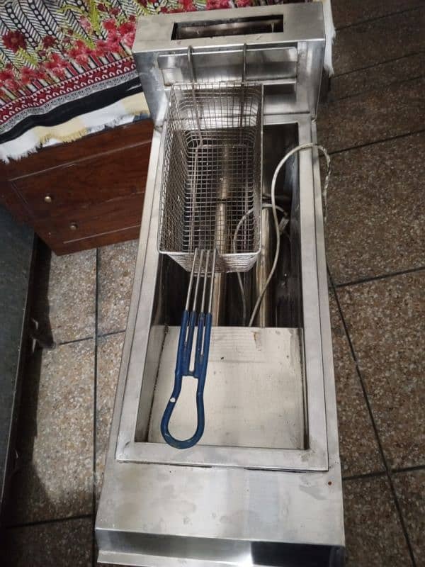 deep fryer for food shop in genuine condition 2