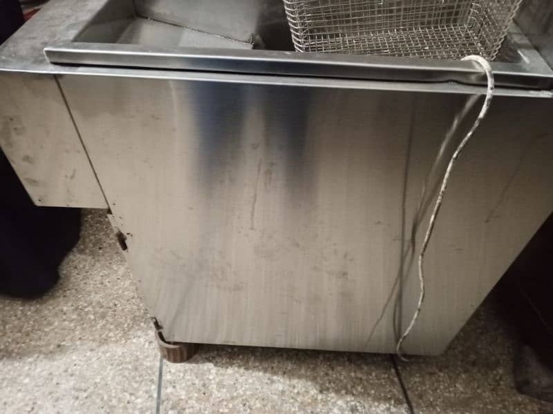 deep fryer for food shop in genuine condition 4