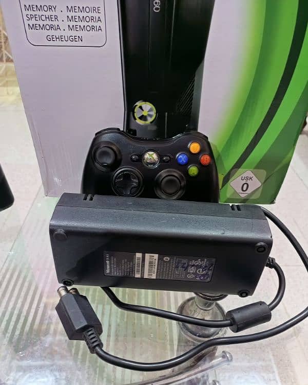 xbox 360 slim with box 5