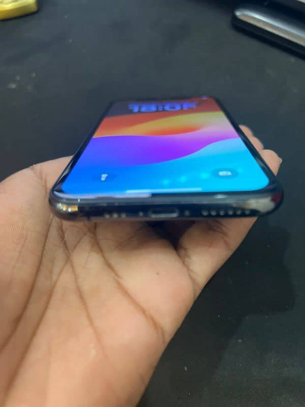 iPhone XS condition 9/10 sim time 4 months 4