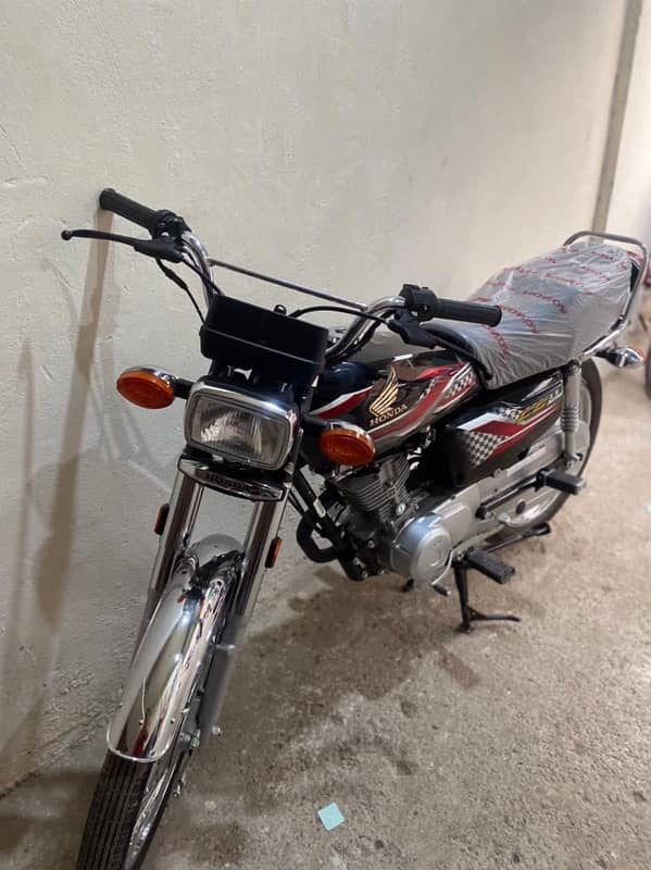 honda 125 brand new condition number laga howa hai 5