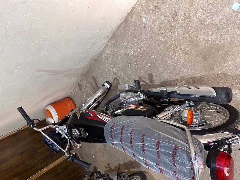 honda 125 brand new condition number laga howa hai 7