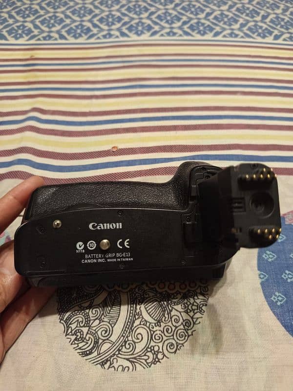 Canon  Battery Grip For Canon 6D 1