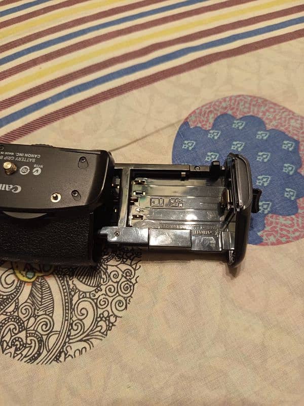 Canon  Battery Grip For Canon 6D 4