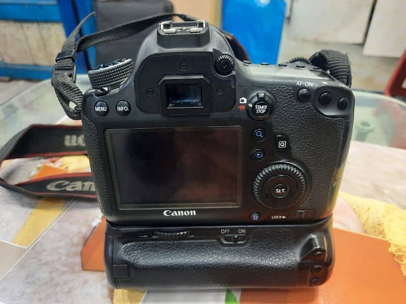 Canon  Battery Grip For Canon 6D 12