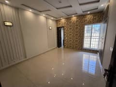 10 Marla Beautifully designed house For Rent In Park View City Lahore.