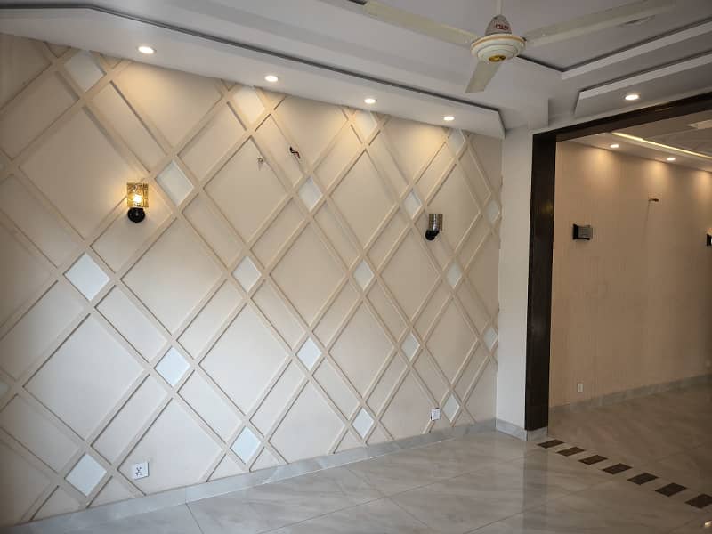 10 Marla Beautifully designed house For Rent In Park View City Lahore. 2