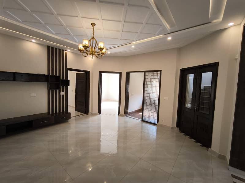 10 Marla Beautifully designed house For Rent In Park View City Lahore. 0