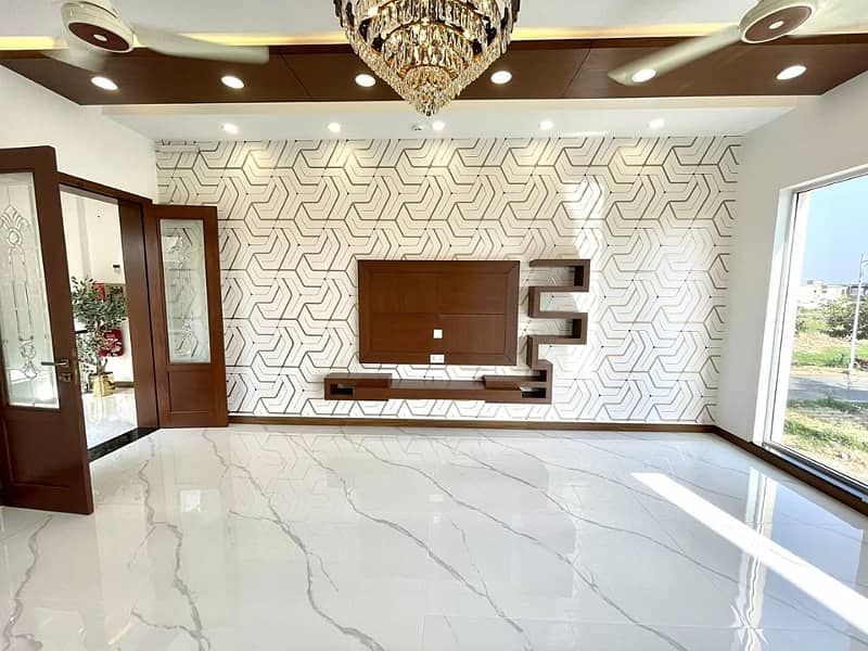 10 Marla Beautifully designed Upper Portion For Rent In Park View City Lahore. 0