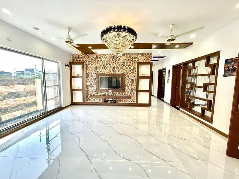 10 Marla Beautifully designed Upper Portion For Rent In Park View City Lahore. 1