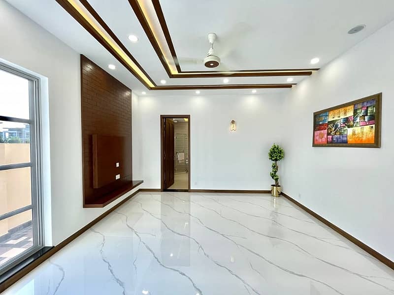 10 Marla Beautifully designed Upper Portion For Rent In Park View City Lahore. 3