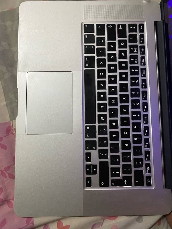 MacBook pro retina 15” mid 2015 16/256 3