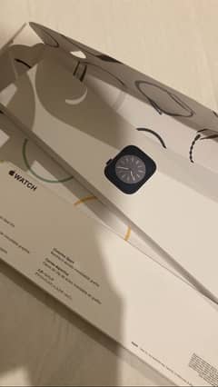 APPLE WATCH SERIES 8 with box and cable 0