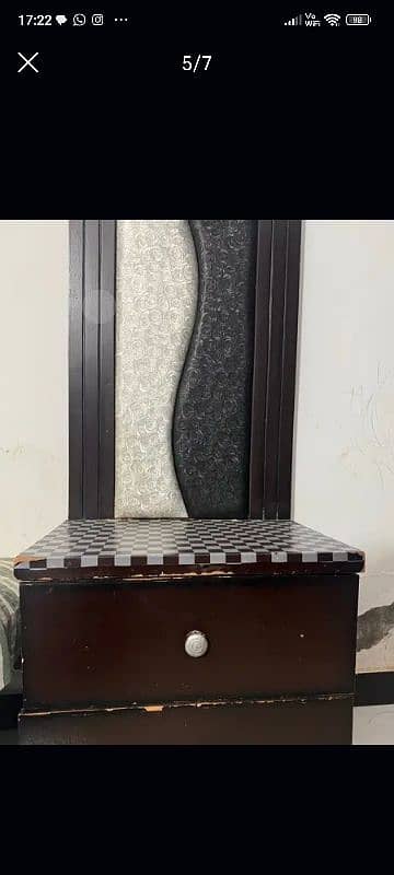 2 side tables with poshish 1