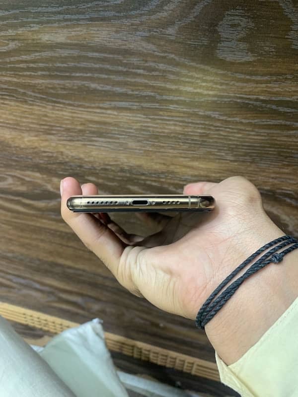 iPhone XS-Max 1