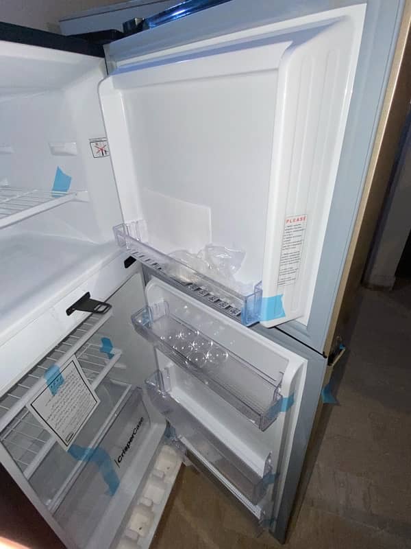 DAWLANCE SMALL FRIDGE 6