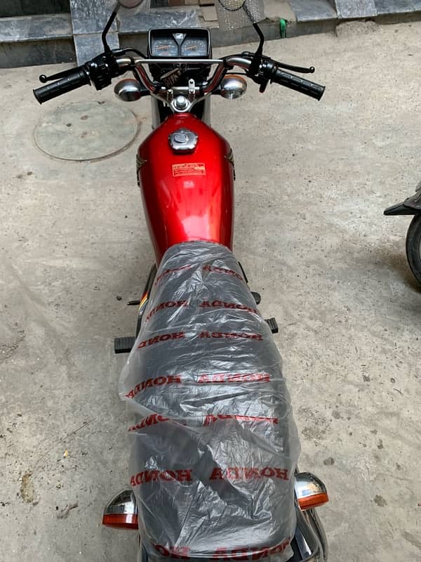 Honda CG125 Self Start special edition Red 2022 5