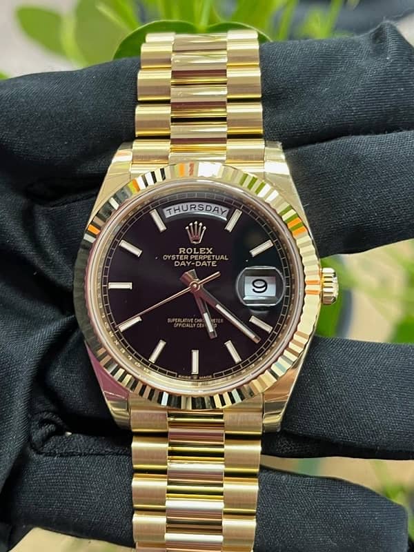 WATCH BUYER / Rolex Datejust Omega Speedmaster Cartier Santos Chopard 3