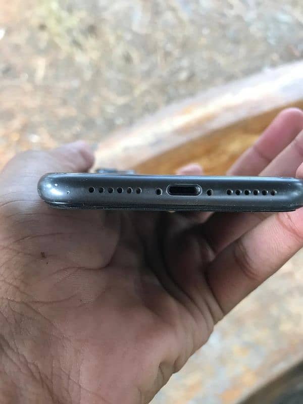 Iphone 11 in black colour with 64 Gb storage 6