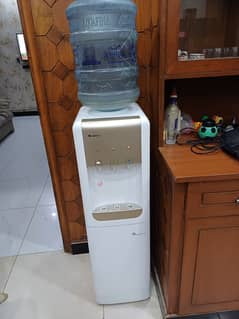 Gree Water Dispenser 10/10 Condition 100% Functionality